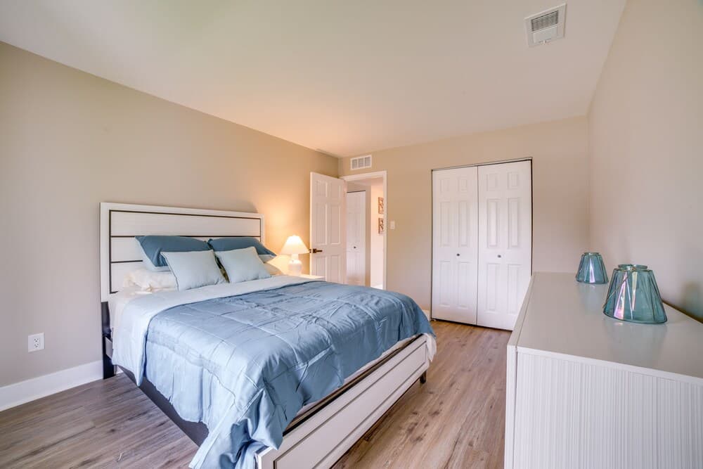 Renovated Munster Condo - 15 Mi to Lake Michigan!