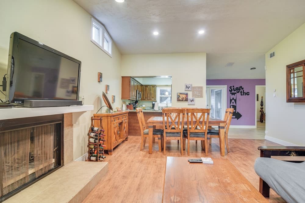 Pet-friendly Tampa Bay Getaway: Walk to the Water!