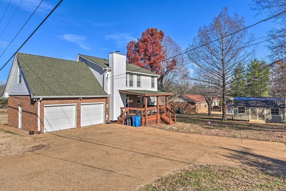 Spacious Mt Juliet Home w/ 1 Acre Yard!