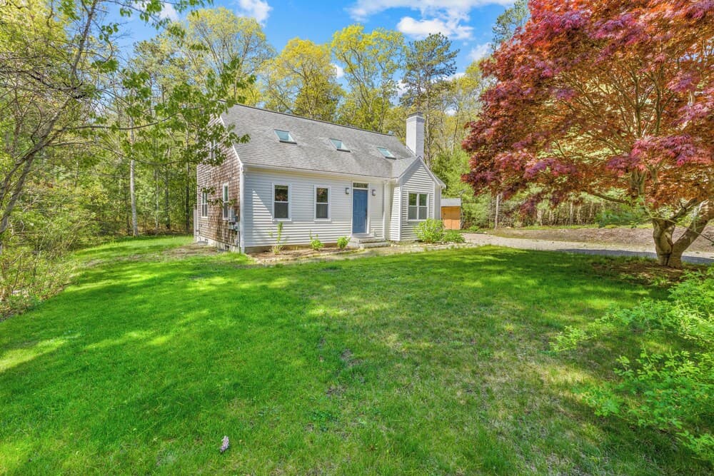 Cottage on Jenkins Pond