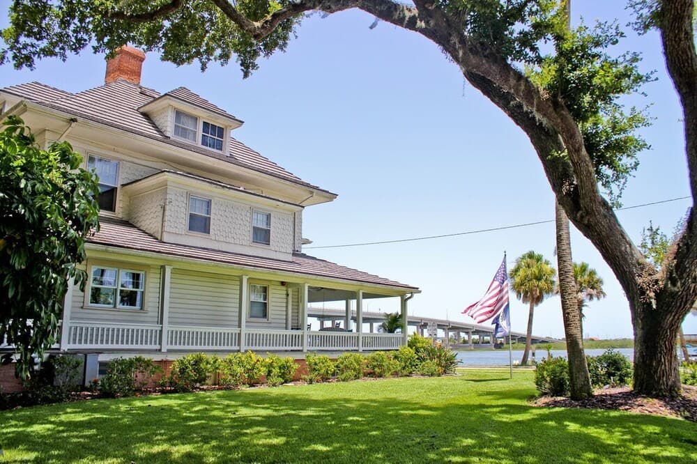 Night Swan Intracoastal B&B