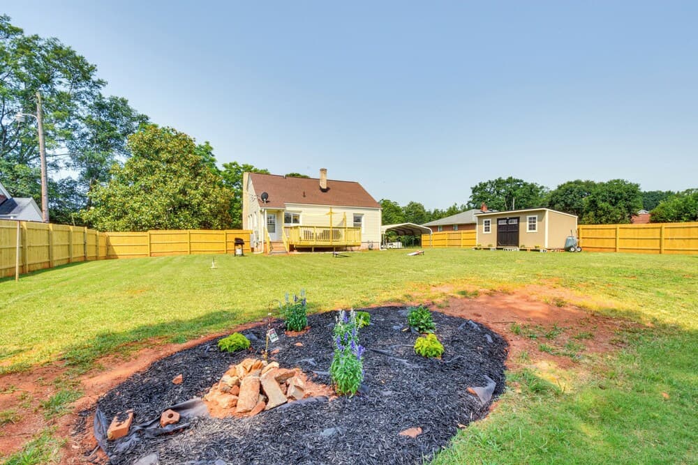 4 Mi to Clemson : Pet-friendly Seneca Cottage
