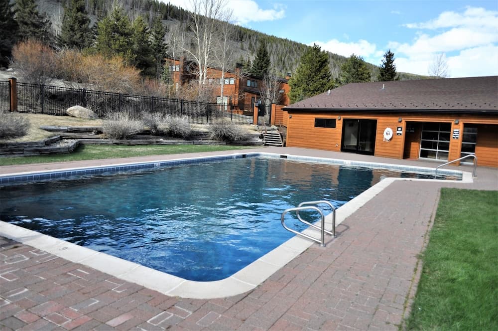 Tennis Townhome 2 Bed 2.5 Bath