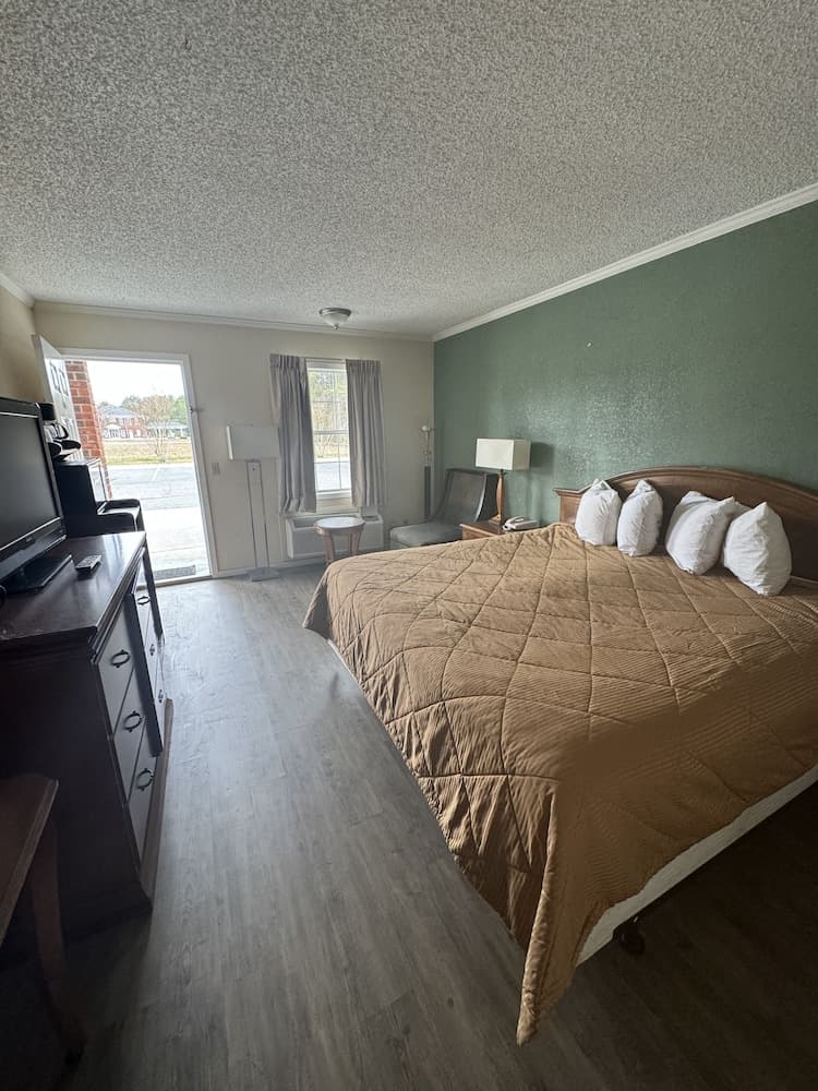 Colony Inn