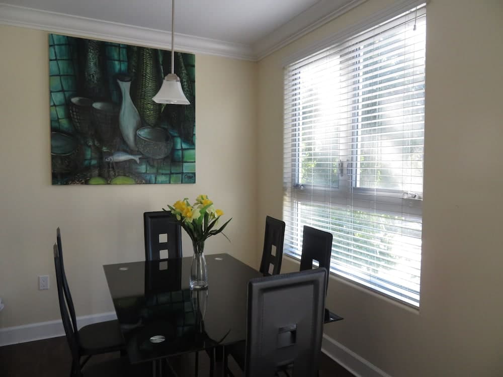 2 Bed 2 Bath in Studio City