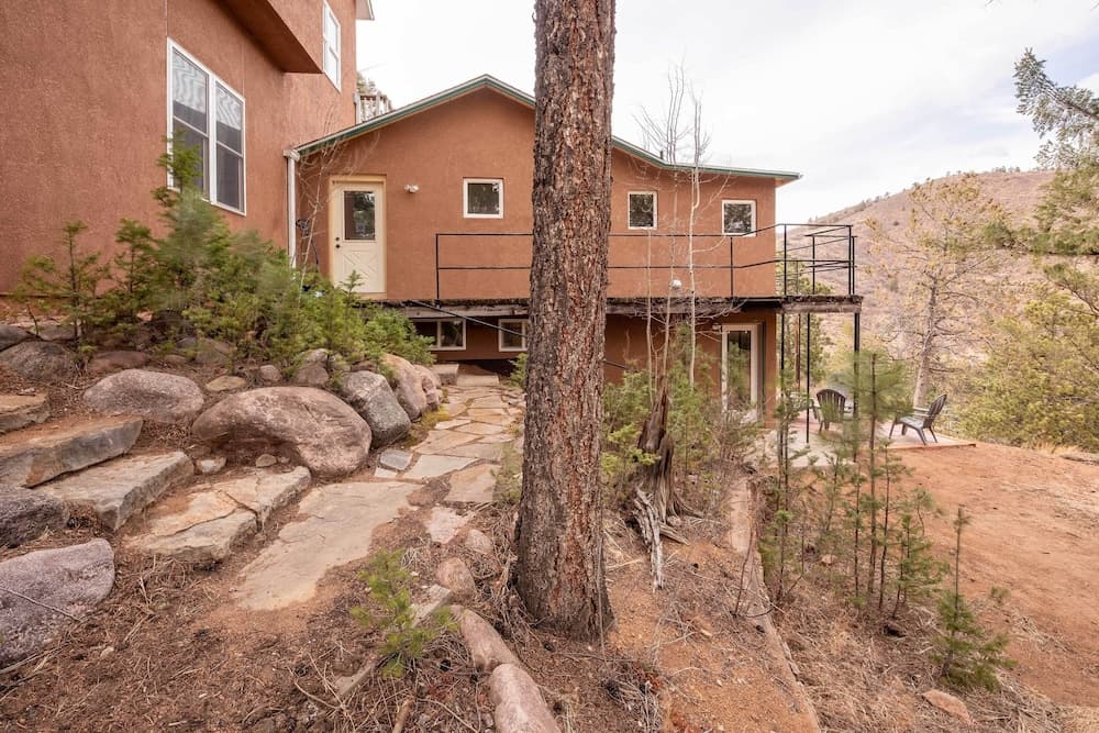 Green Mountain Falls Apt w/ Mountain View, Hot Tub