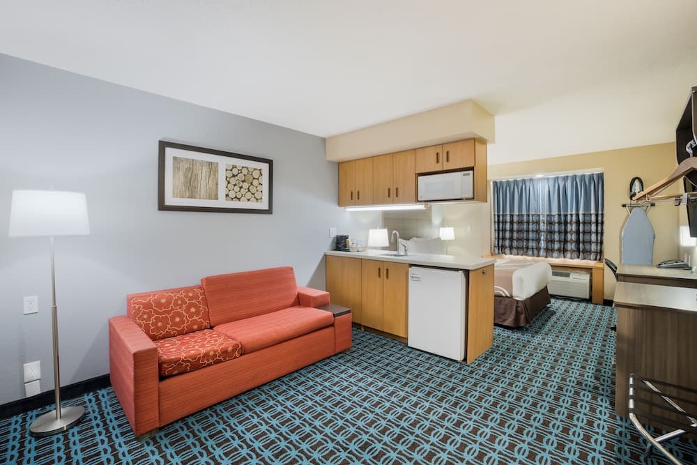 Sonesta Essential Hotels & Suites Kansas City/Blue Springs