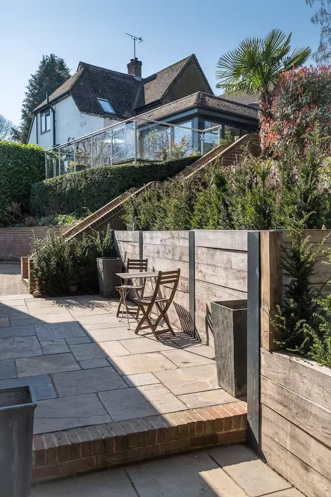 Aylesford-house-sleeps 2 & 1 Infant-parking-garden