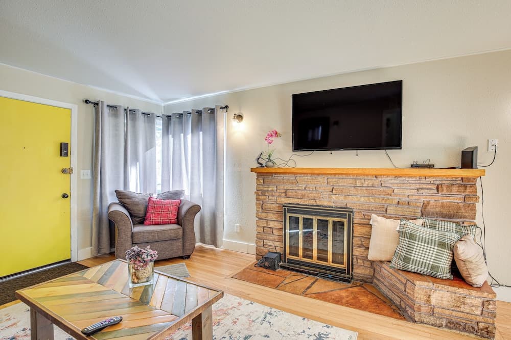< 1 Mi to University of Oregon: Eugene Home