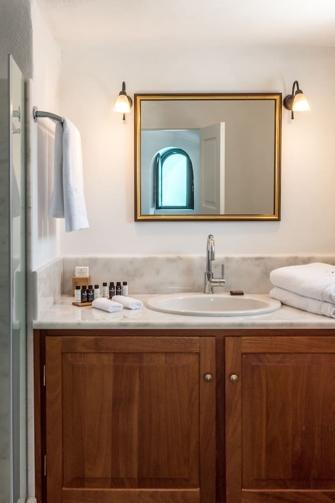 Chelidonia Luxury Suites - Adults Only