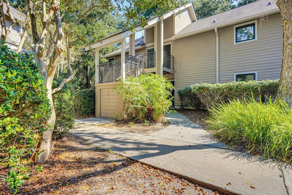 < 1 Mi to Seabrook Island Beach: Sunny Retreat!