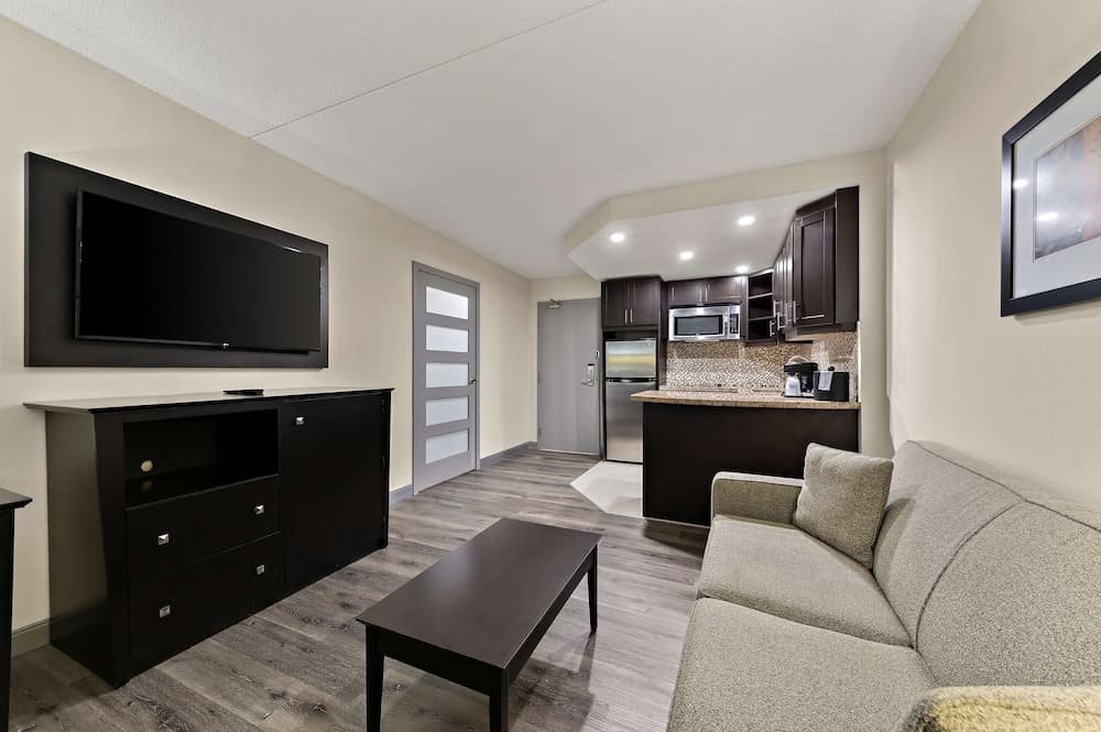 Best Western Plus Toronto North York Hotel & Suites