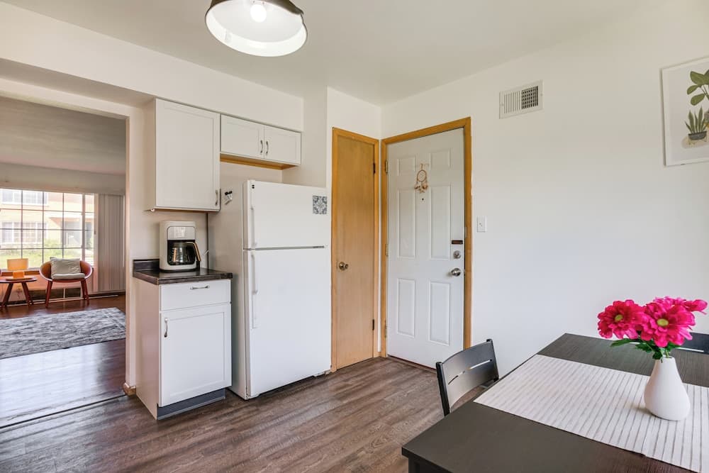 Menomonee Falls Condo 12 Mi to Lake Michigan!