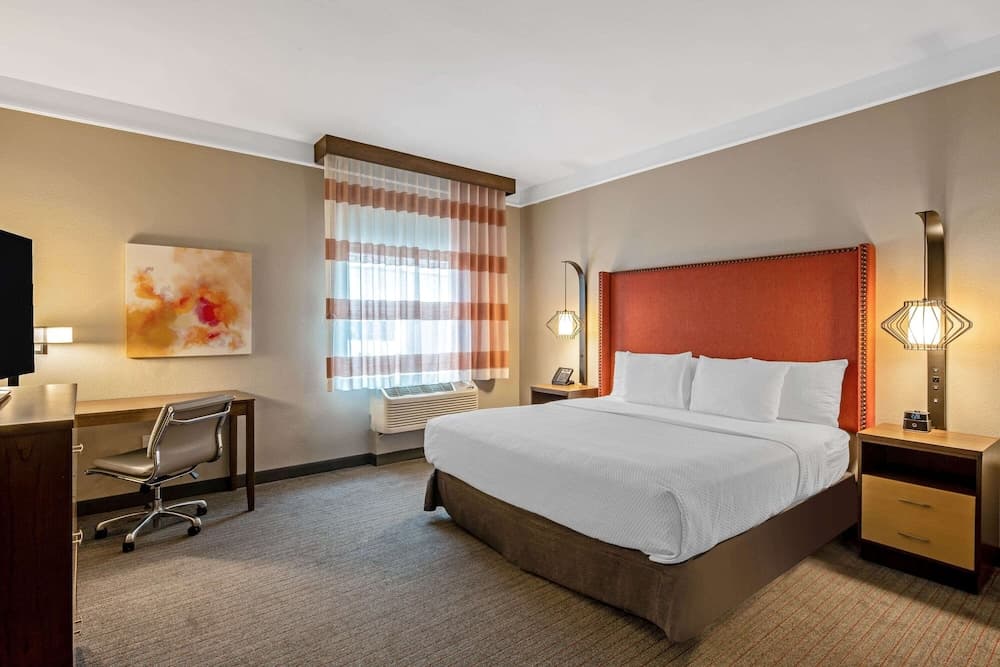 La Quinta Inn & Suites by Wyndham San Francisco Airport N