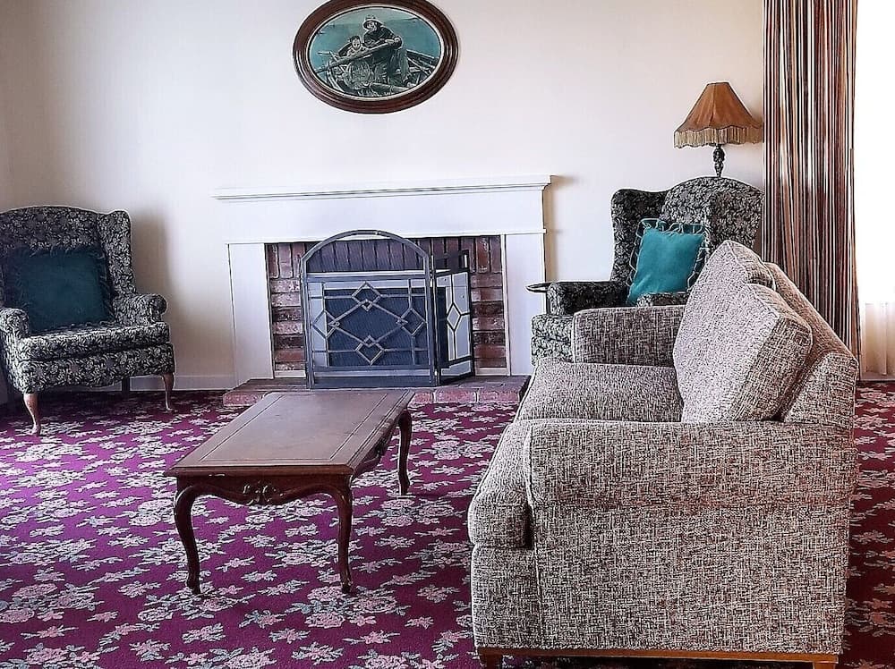Hill House Inn