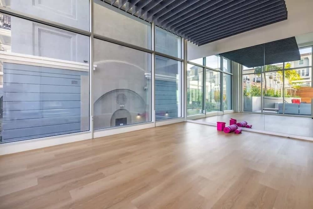 @ Marbella Lane - Grand 2BR w/ Beach & Ocean Views