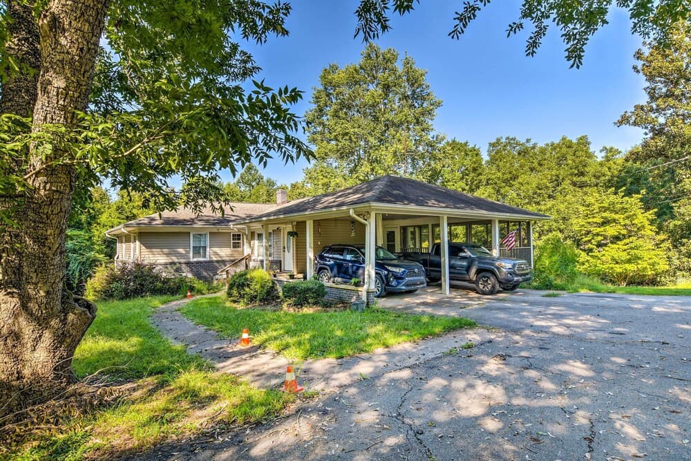Modern Central Apartment w/ BBQ Patio & Yard!