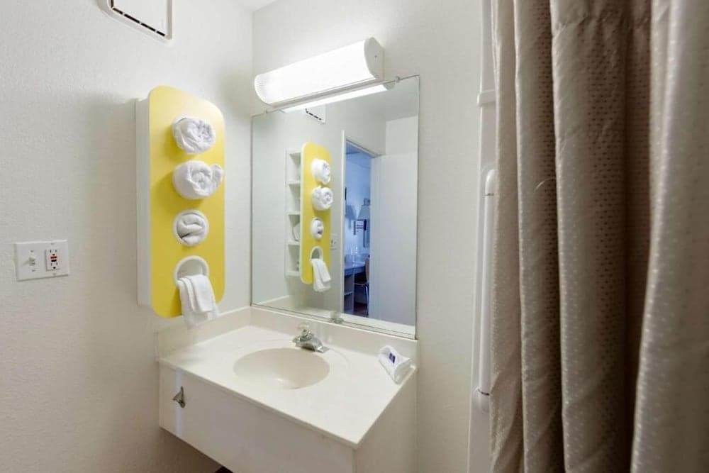 Shasta Vista Inn & Suites