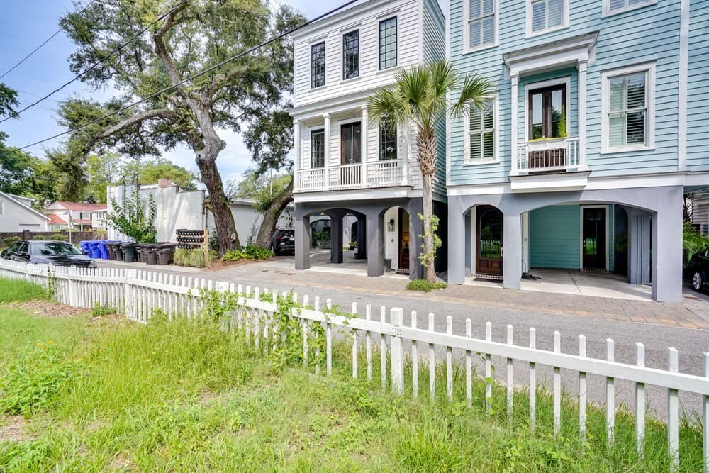Lovely Mt Pleasant Townhouse w/ Central Location!
