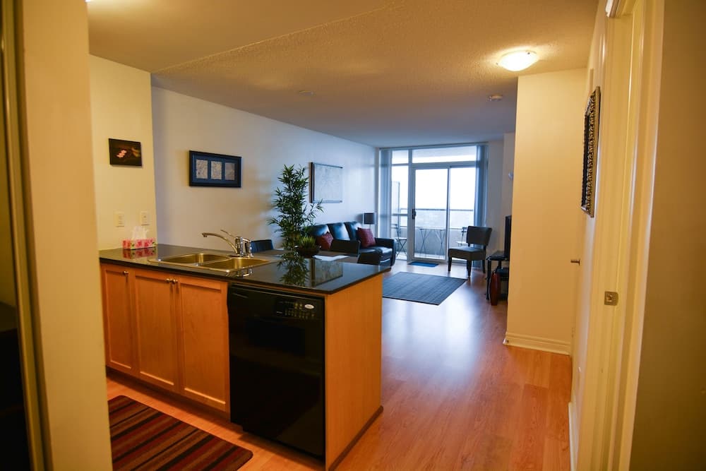 Maplewood Suites - Square One