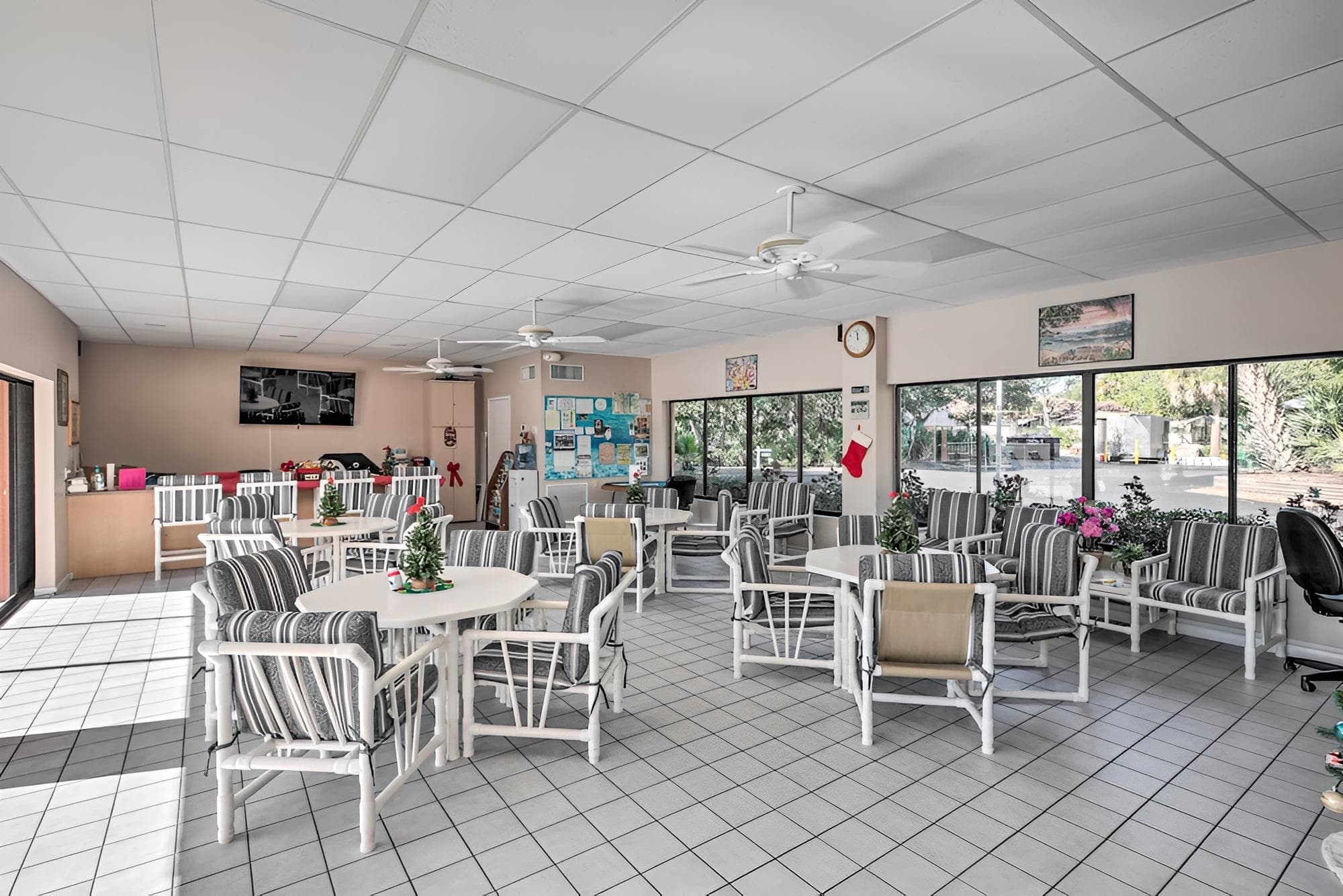 Condo w/ Amenities: Walk to New Smyrna Beach!