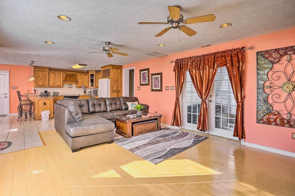Prince George Getaway Near Historic Sites!
