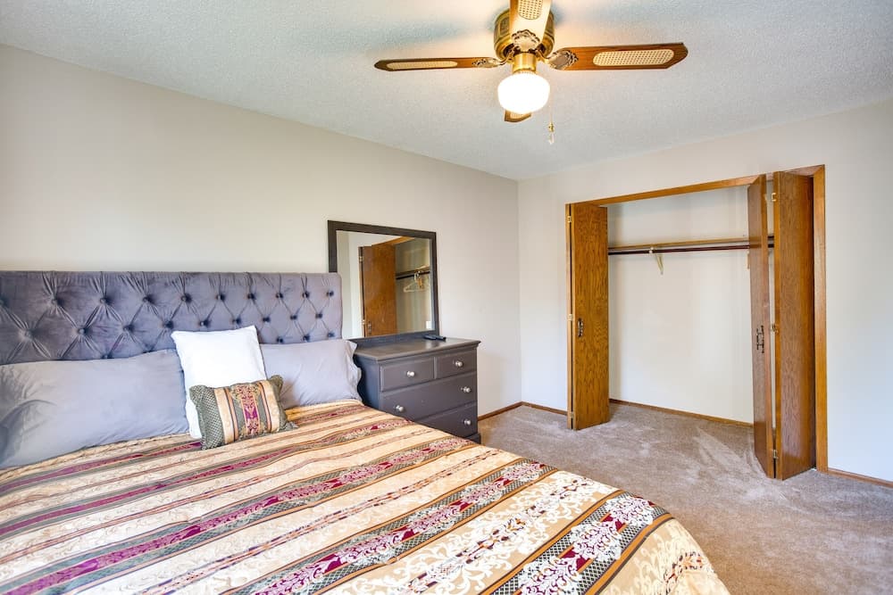 Spacious Family Home: 11 Mi to Dtwn Minneapolis!