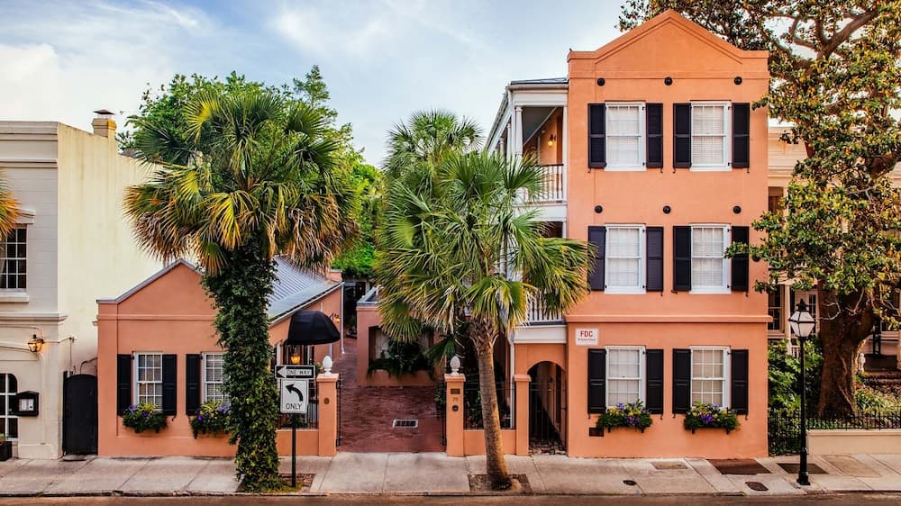 Elliott House Inn