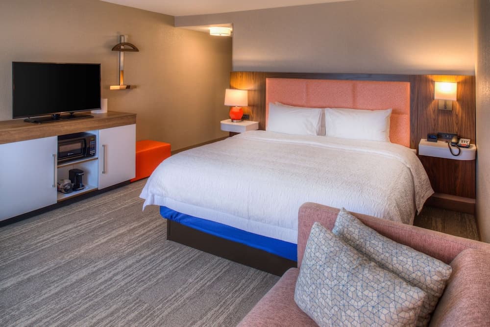 Hampton Inn & Suites Wixom