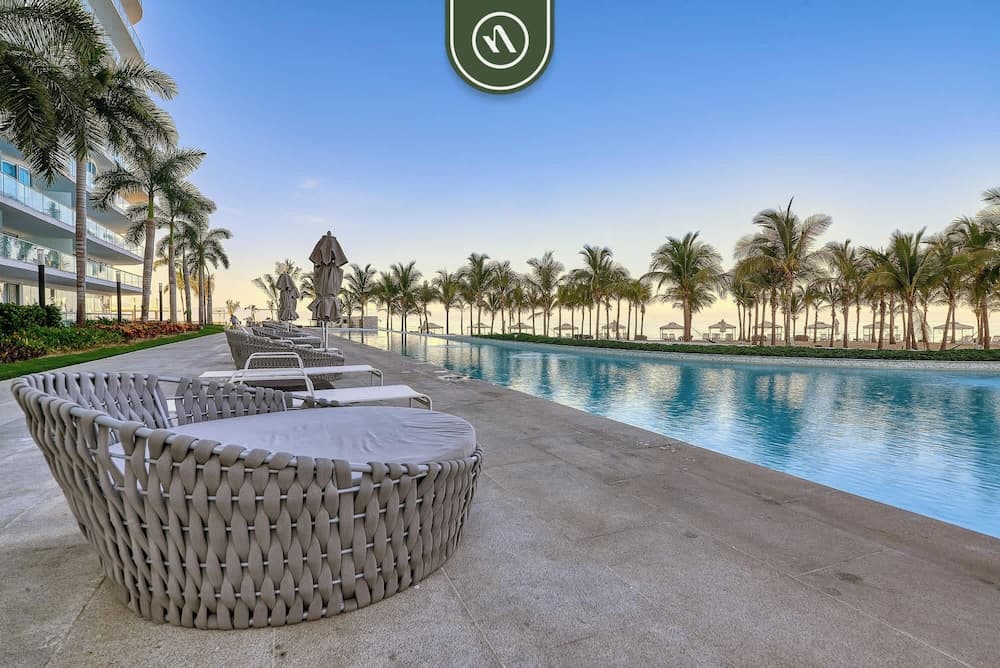 Stunning Oceanview Two Story Condo - Beach - Gym