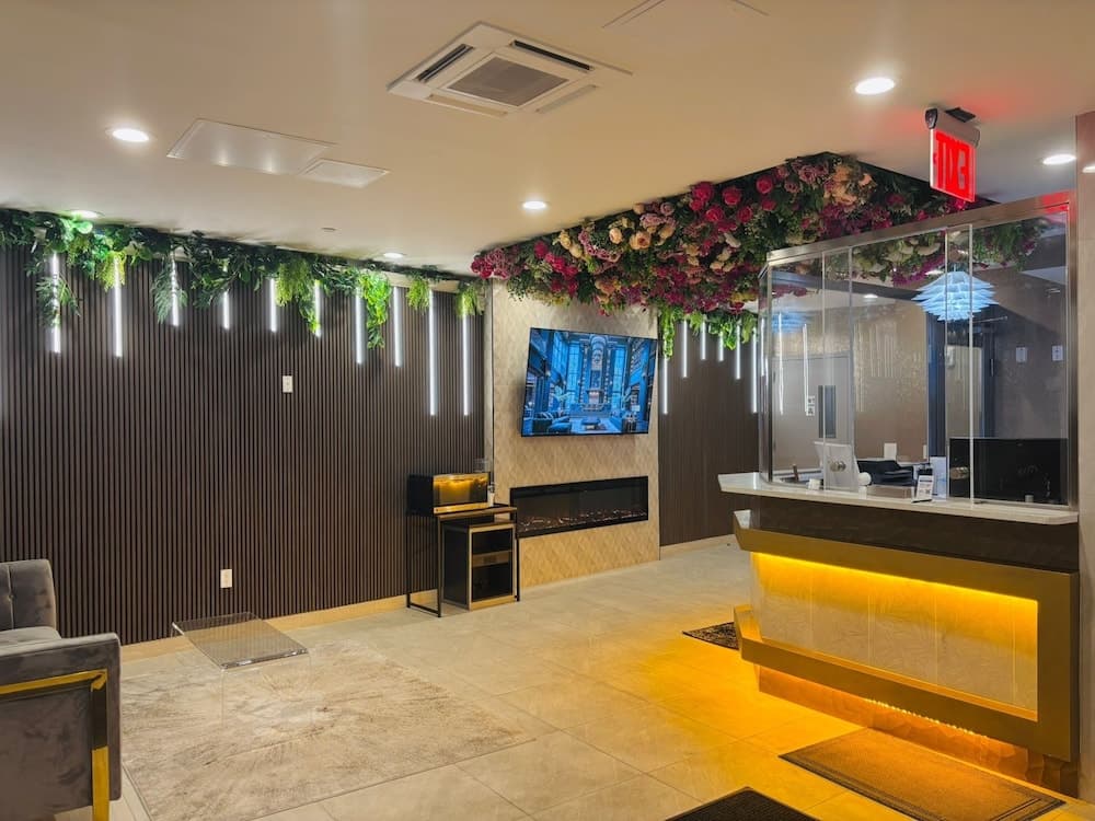 LIV Hotel Bronx - Newly Built