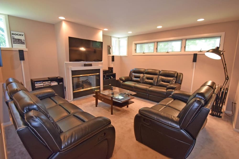 Tunnel Avenue 14106 2 Bedroom Home by RedAwning