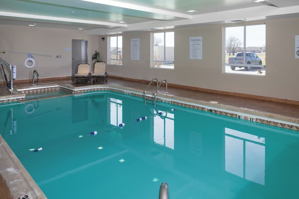 Holiday Inn Express & Suites Wichita Northwest by IHG