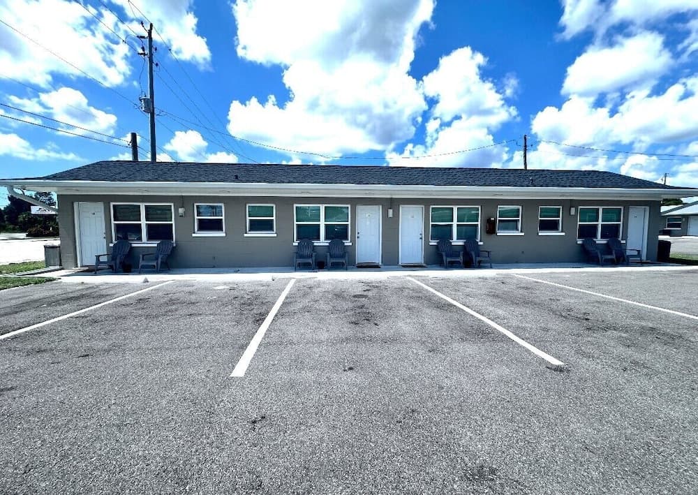 Lemon Bay Motel