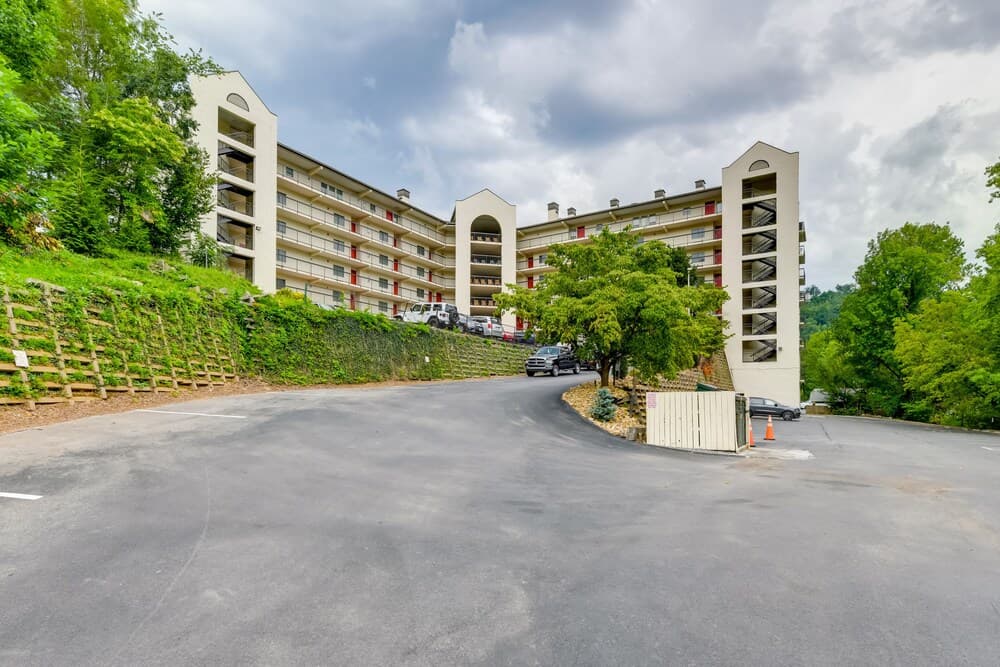 Charming Gatlinburg Condo - Walk to Downtown!