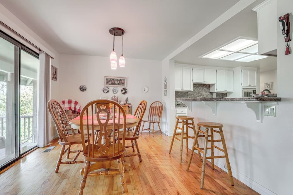 5 Mi to Lake Natoma: Home w/ Deck in Orangevale!