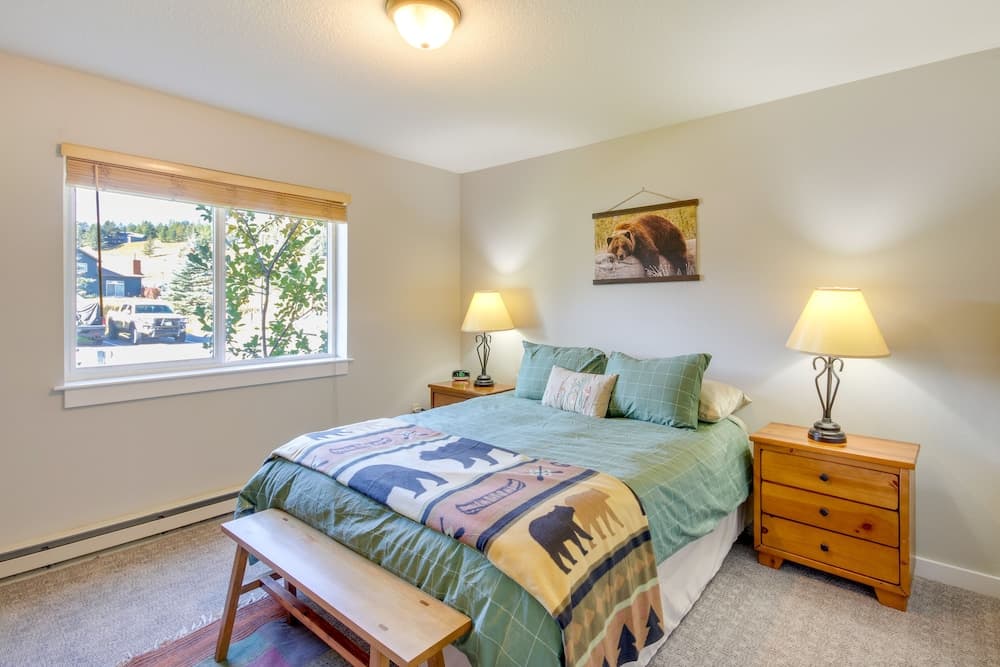 Big Sky Condo - Patio, Fireplace & Mountain Views