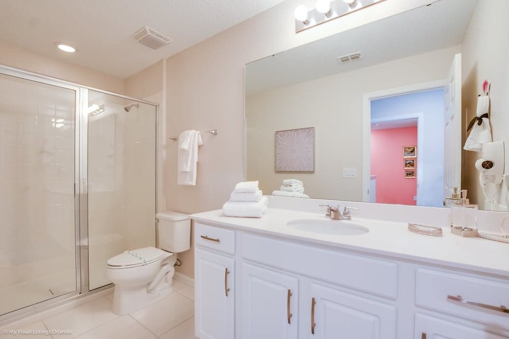 5 Bedroom 4.5 Bathrooms With Pool