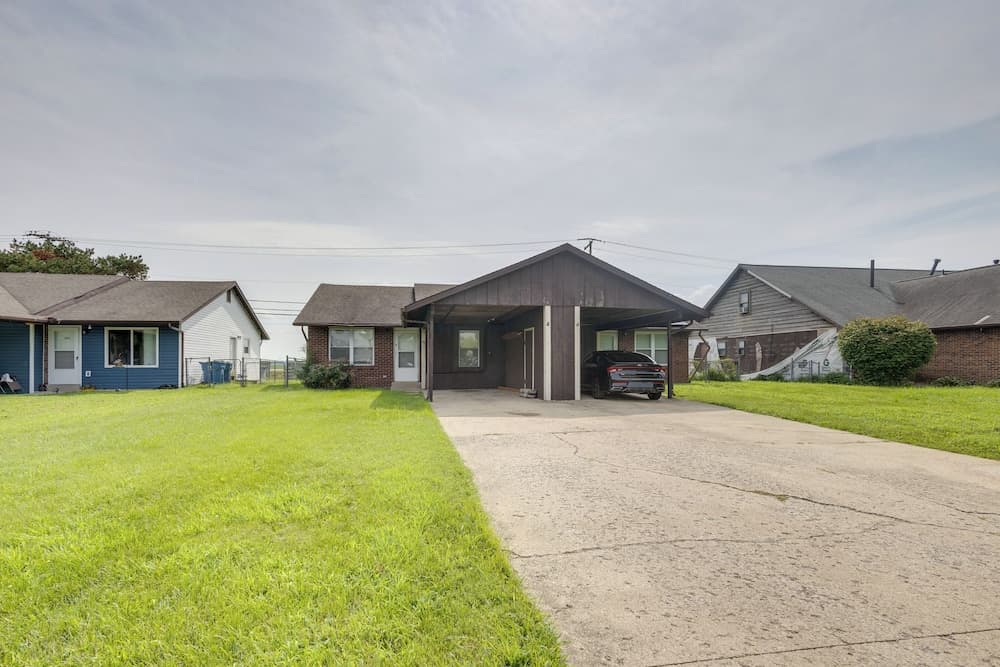 12 Mi to St Louis: Pet-friendly Metro East Home