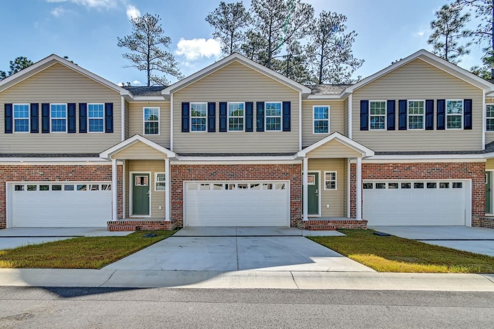 Southern Pines Golf Course Townhome w/ Deck!