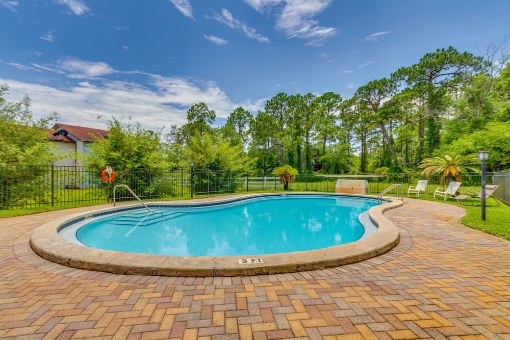 10 Mi to Navarre Beach! Waterfront Rental w/ Pool