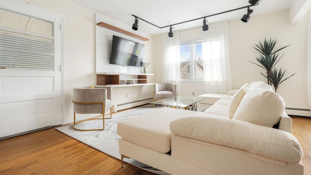 Luxury NYC Home with Free Parking for 12