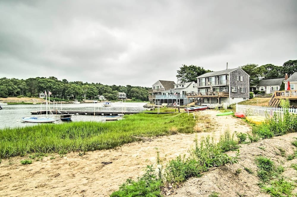 Charming Wareham Cottage Near Bay & Cape Cod!
