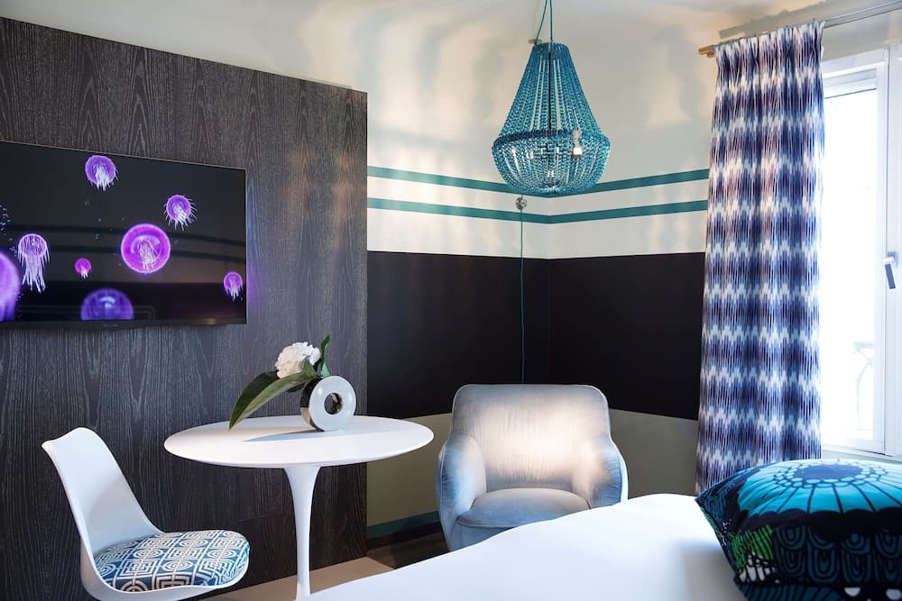 hotel room