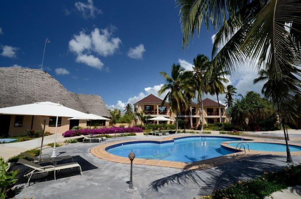 Kae Beach Zanzibar by Sansi