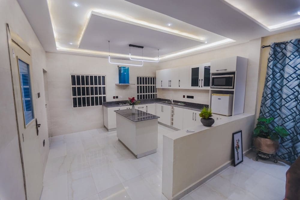 PLATINUM PLUS APARTMENTS