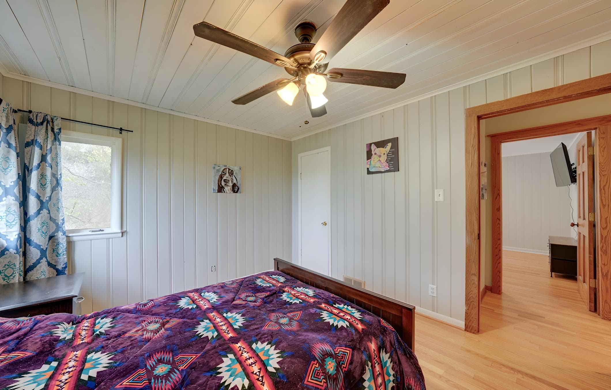 Cozy Lisle Home w/ Fenced Backyard: Pets Welcome!