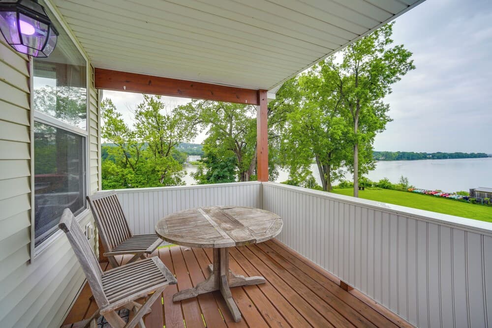 Canalfront Waterford Apartment on Hudson River