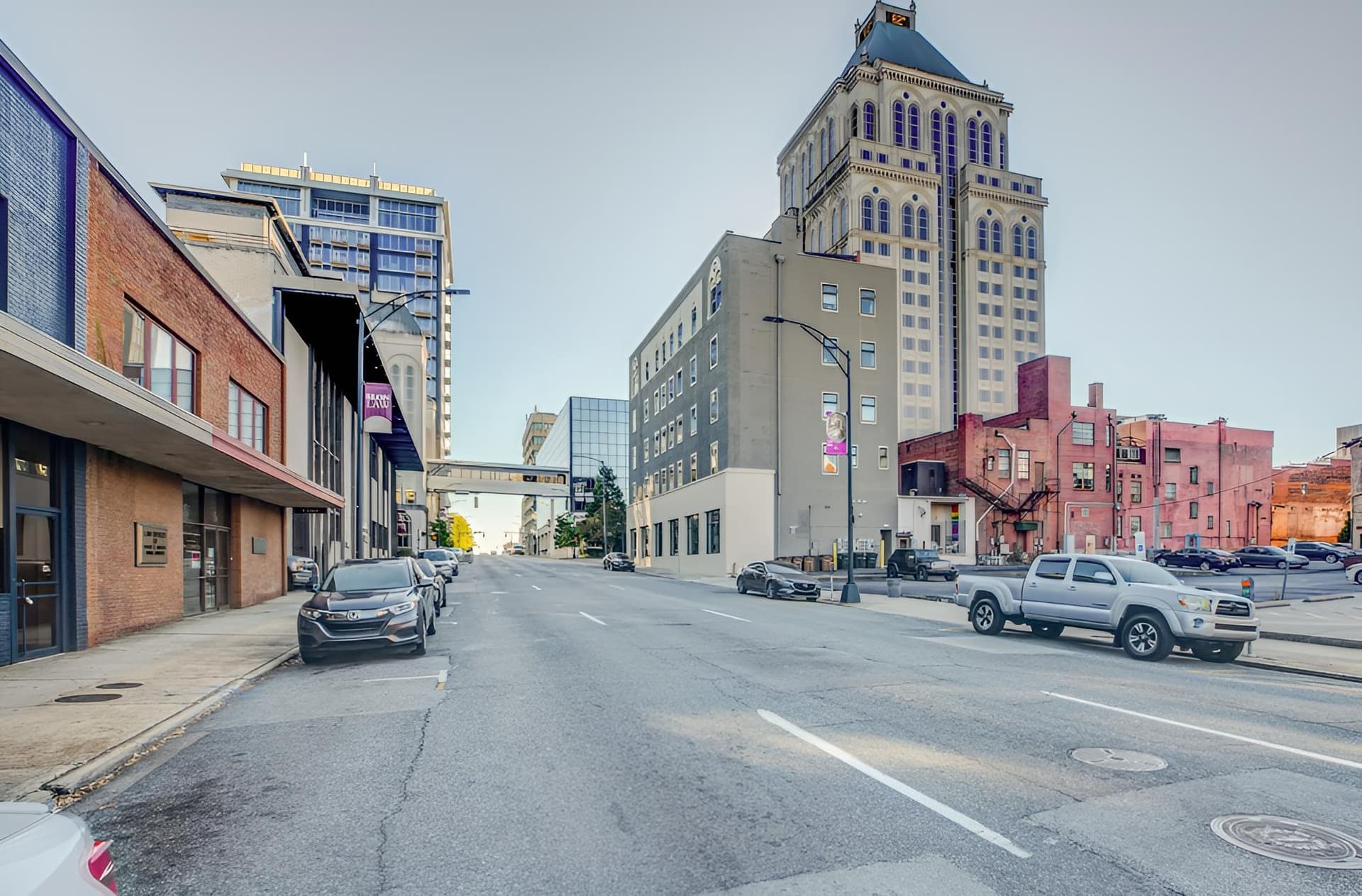 A Friendly Staycation - Downtown Condo Close to City Amenities