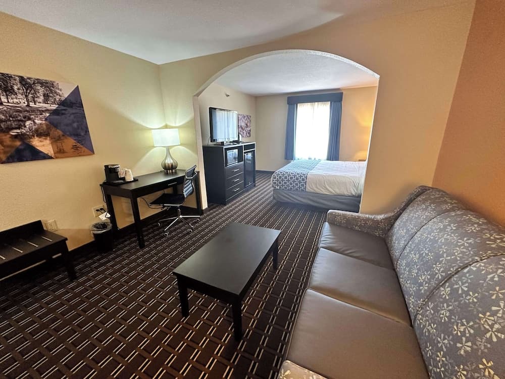Best Western Plus Bass Hotel & Suites